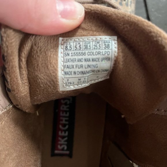 sketchers boots - Picture 6 of 6